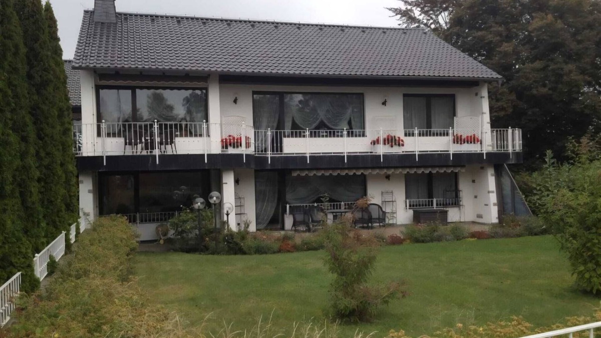 Lichtenberg Apartment | Apartment 'Seeglück' with Private Garden and Balcony