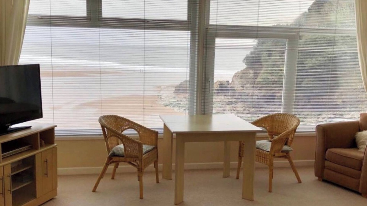 Bishopston Apartment | Apartment - Sleeps 4 - Parking - Sea view