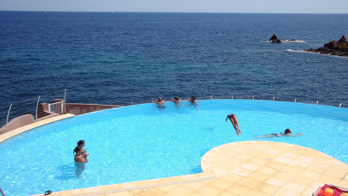 Le Trayas Apartment | Apartment sleeps 5 with sea view and private garden