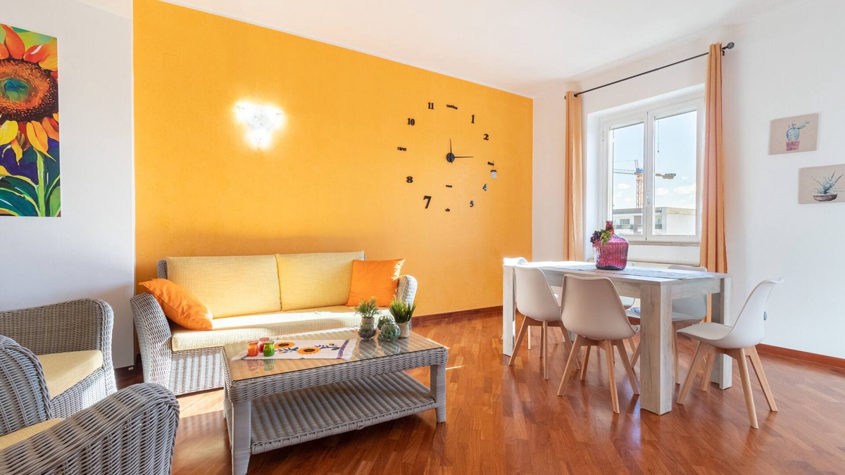 Molfetta Apartment | Apartment 'Sole E Girasoli' with Balcony and Air Conditioning