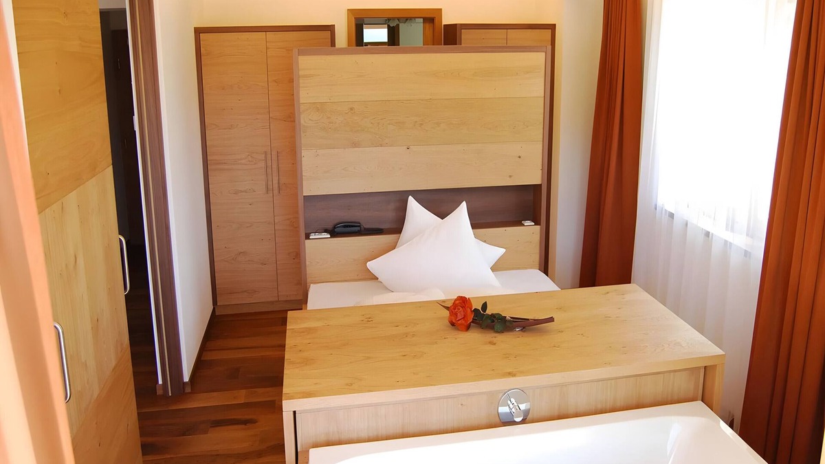 Burgusio Apartment | Apartment 'Sonnenaufgang 2' with Mountain View, Shared Terrace and Wi-Fi
