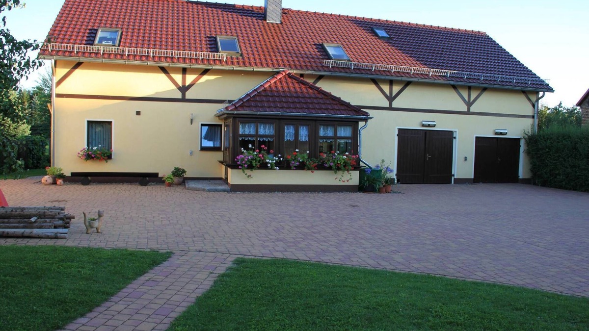 Warthe Apartment | Apartment 'Strey' with Private Garden and Wi-Fi