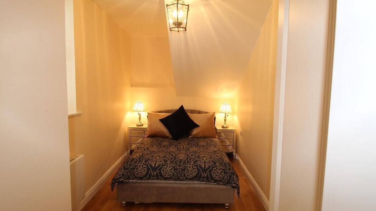 Kinsale Apartment | Apartment-Standard-Private Bathroom-Ref A