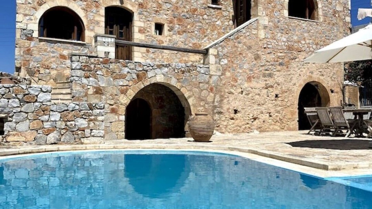 Kefalas Apartment | Apartment Stella in a traditional stone villa