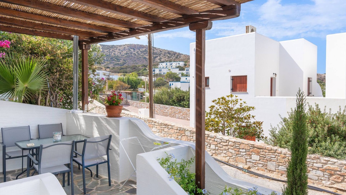 Galissas Apartment | Apartment 'Stella's Studio' with Shared Terrace, Wi-Fi and Air Conditioning