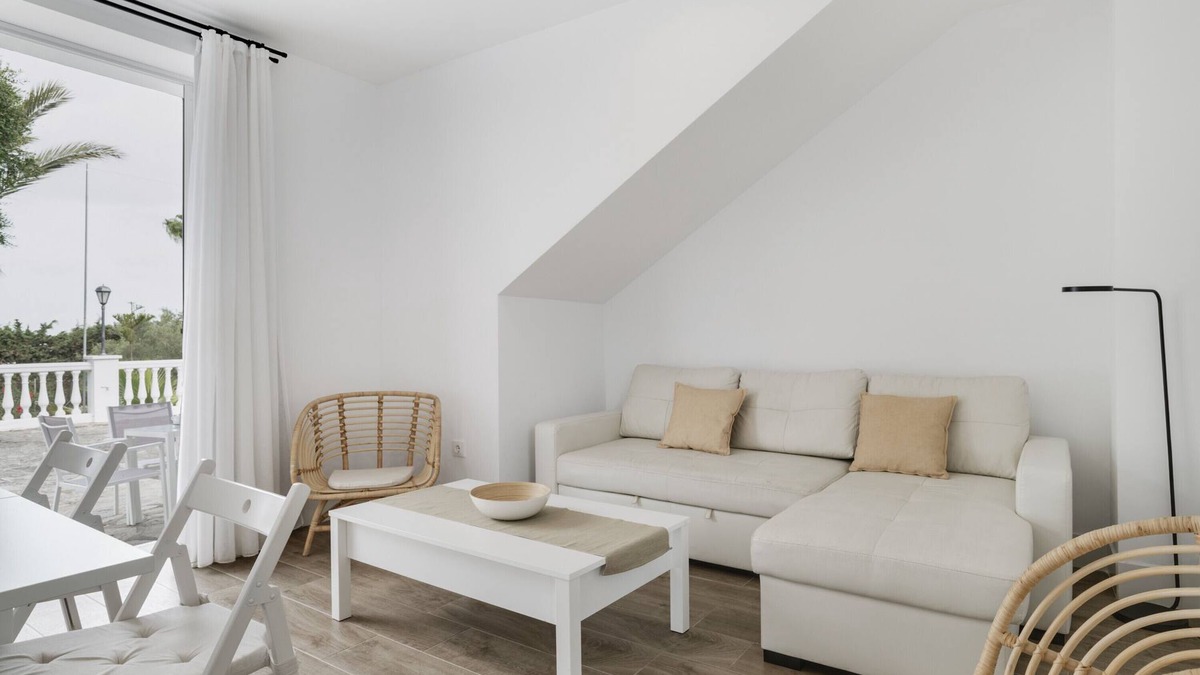 Brena y Marismas de Barbate Natural Park Apartment | Apartment 'Suite 4 In Natural Park' with Shared Pool, Wi-Fi and Air Conditioning