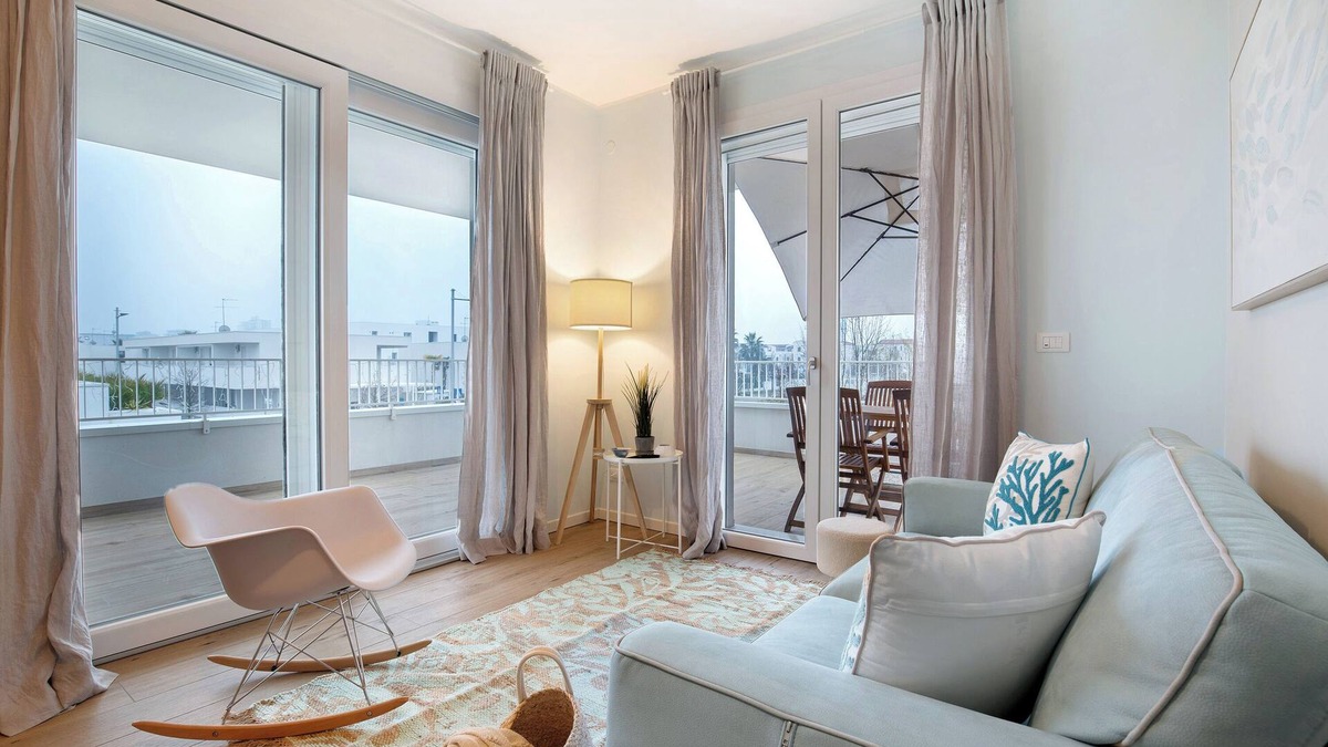 Lido di Jesolo Apartment | Apartment 'Superior 3' with Private Terrace, Wi-Fi and Air Conditioning