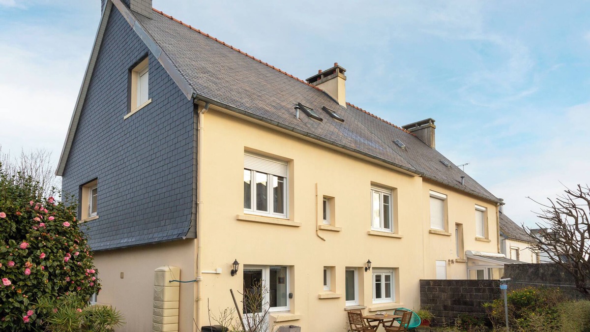 Benodet Apartment | Apartment 'T2 Avec Jardin' with Shared Garden and Wi-Fi
