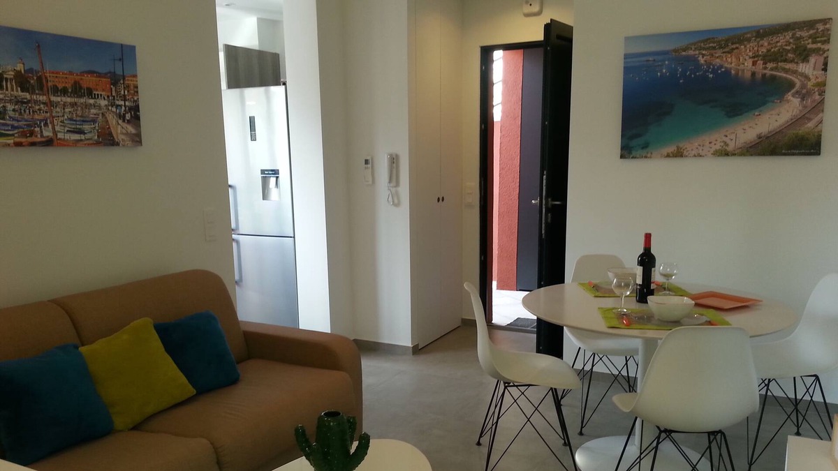 Falicon Apartment | APARTMENT T2 WITH PARKING - SMALL TERRACE - WIFI ON THE HILLS OF NICE