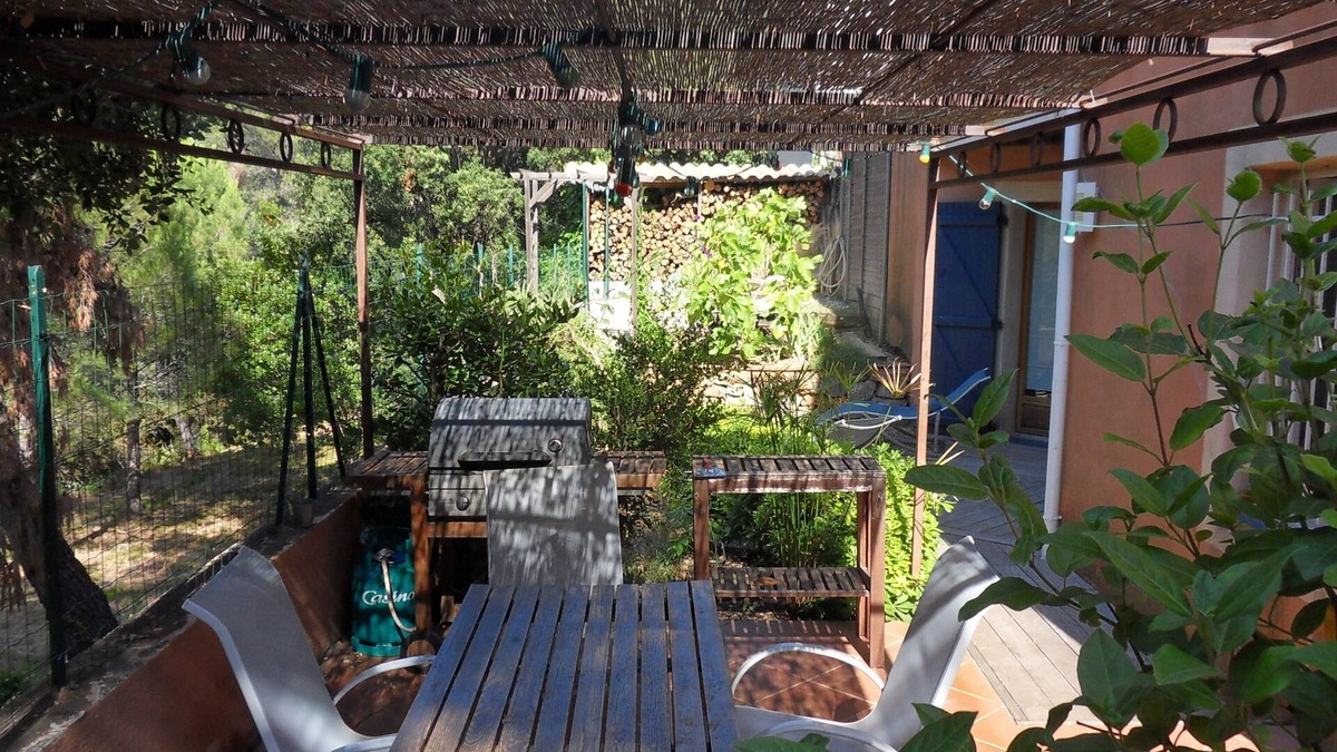 Le Pradet Apartment | Apartment T3 le Pradet in hillside villa near the sea