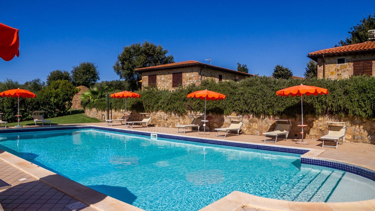 Magliano in Toscana Apartment | Apartment 'Tartaruga' with Shared Pool, Wi-Fi and Air Conditioning