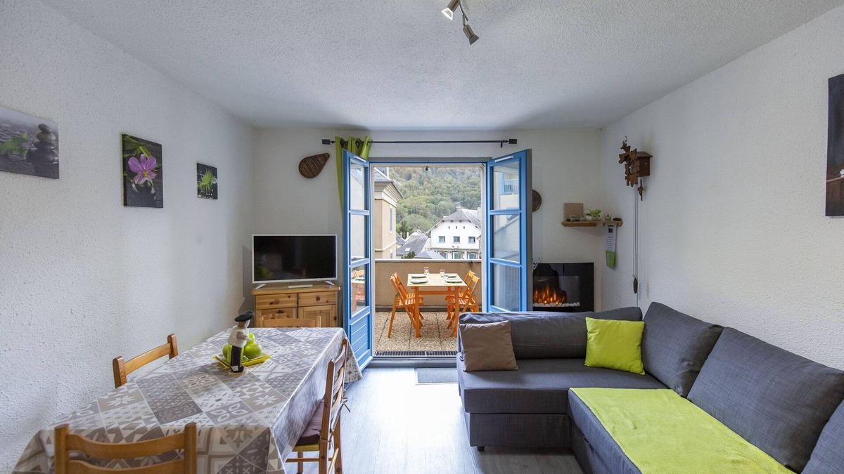 Sainte-Marie-de-Campan Apartment | Apartment 'Terrasse Vue Montagne' with Mountain View and Private Terrace