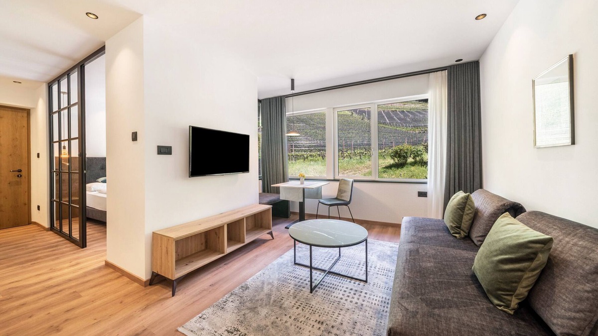 Terlano Apartment | Apartment 'Thanhammer Kreuth' with Mountain View, Shared Terrace and Pool