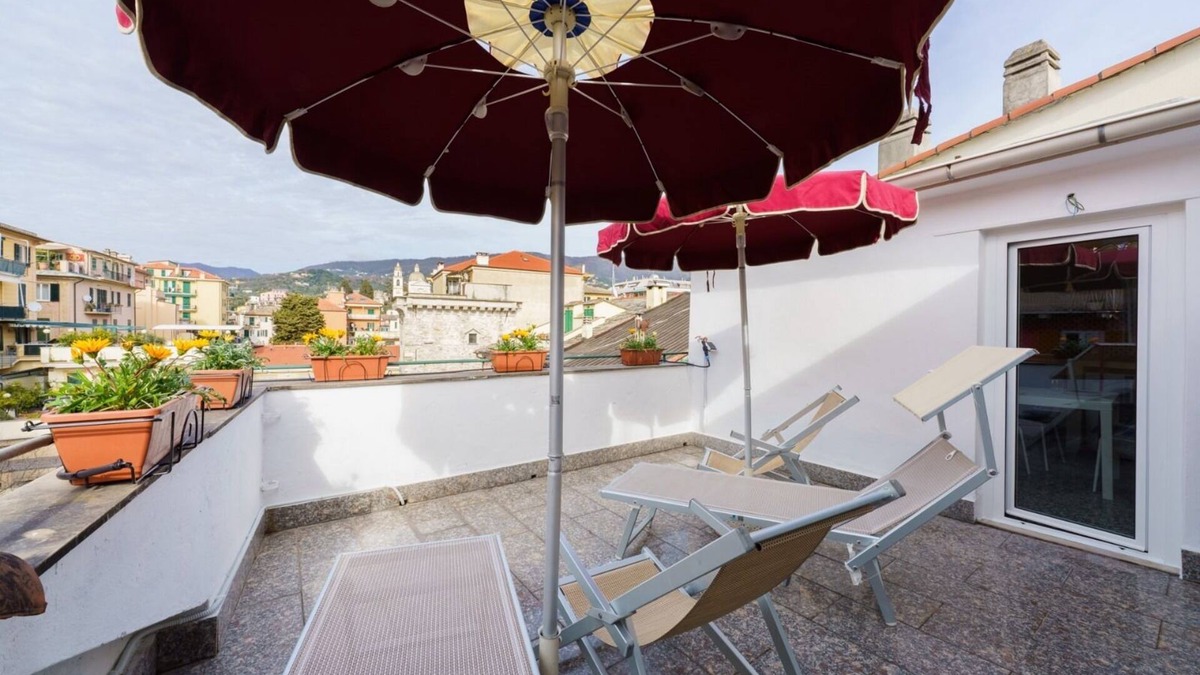 Rezza Apartment | Apartment 'The Riviera' with Mountain View, Wi-Fi and Air Conditioning