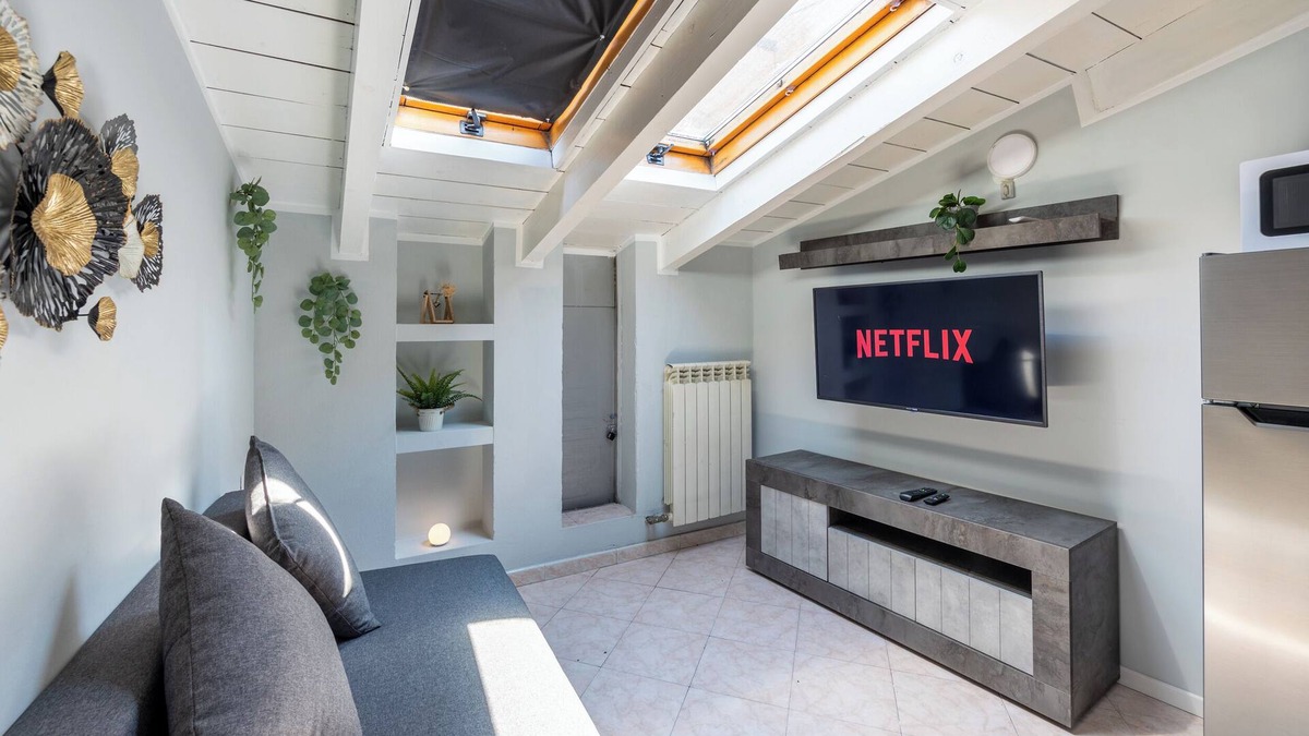 Affori Apartment | Apartment 'Tiny House with Parking' with Wi-Fi and Air Conditioning