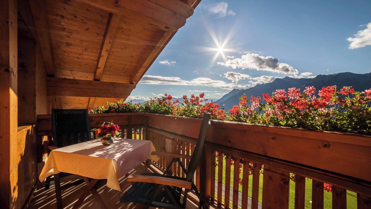 Prenn Apartment | Apartment “Tonigbauernhof Blumenwiese” with Mountain View, Balcony & Wi-Fi