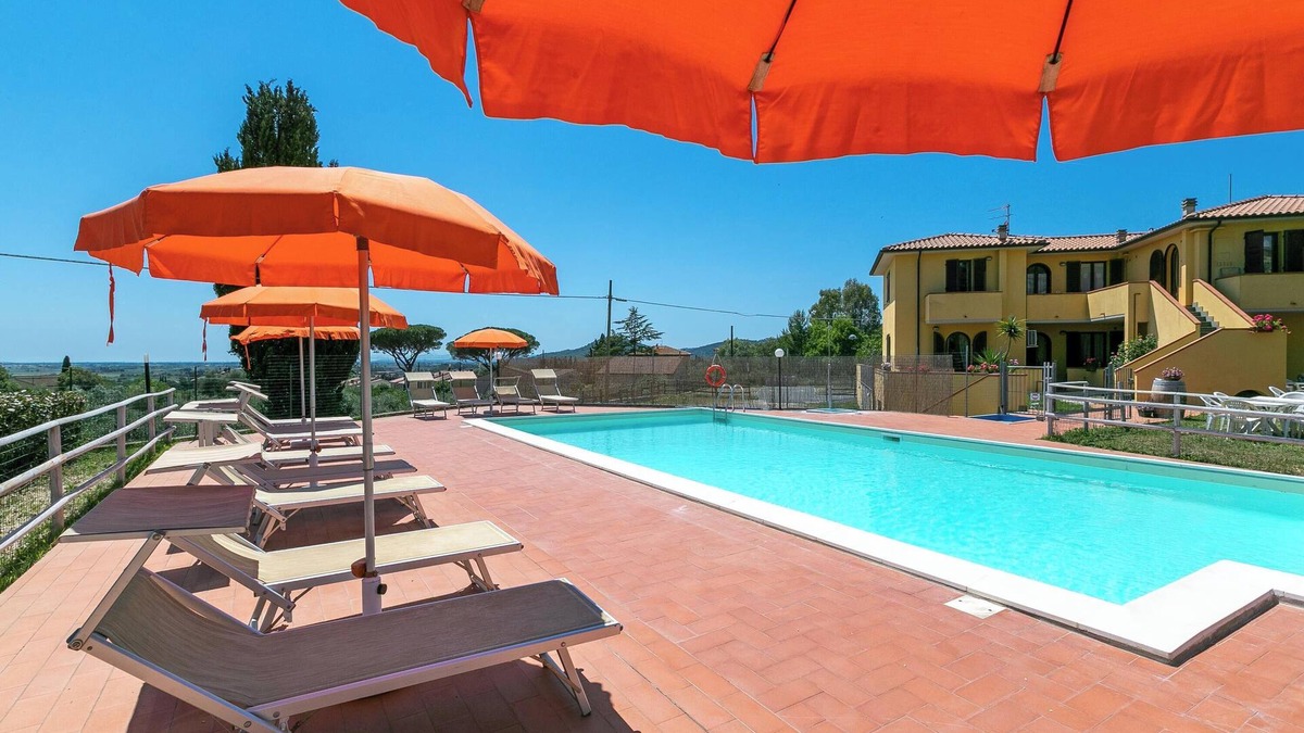 Suvereto Apartment | Apartment 'Trilocale Leccino' with Terrace, Shared Pool & Wi-Fi