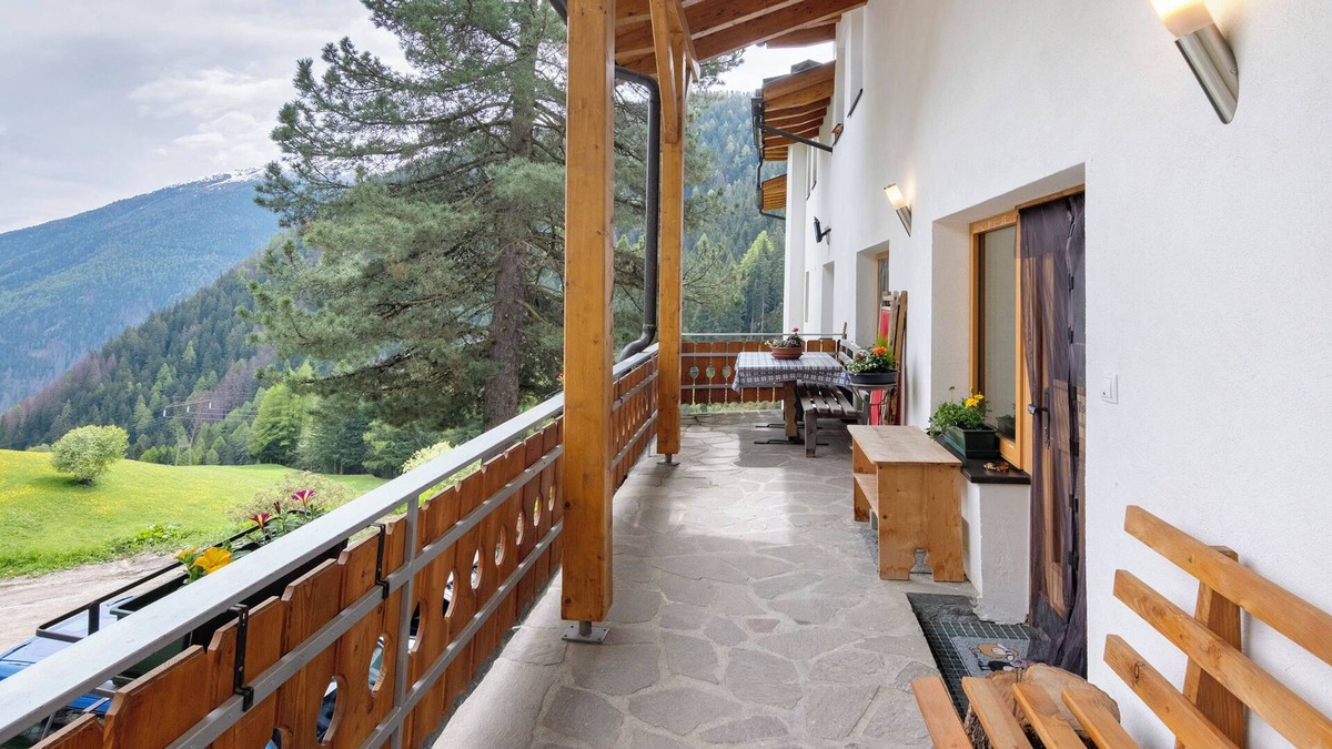 Stelvio Apartment | Apartment 'Tscheppa' with Mountain View, Private Terrace and Wi-Fi