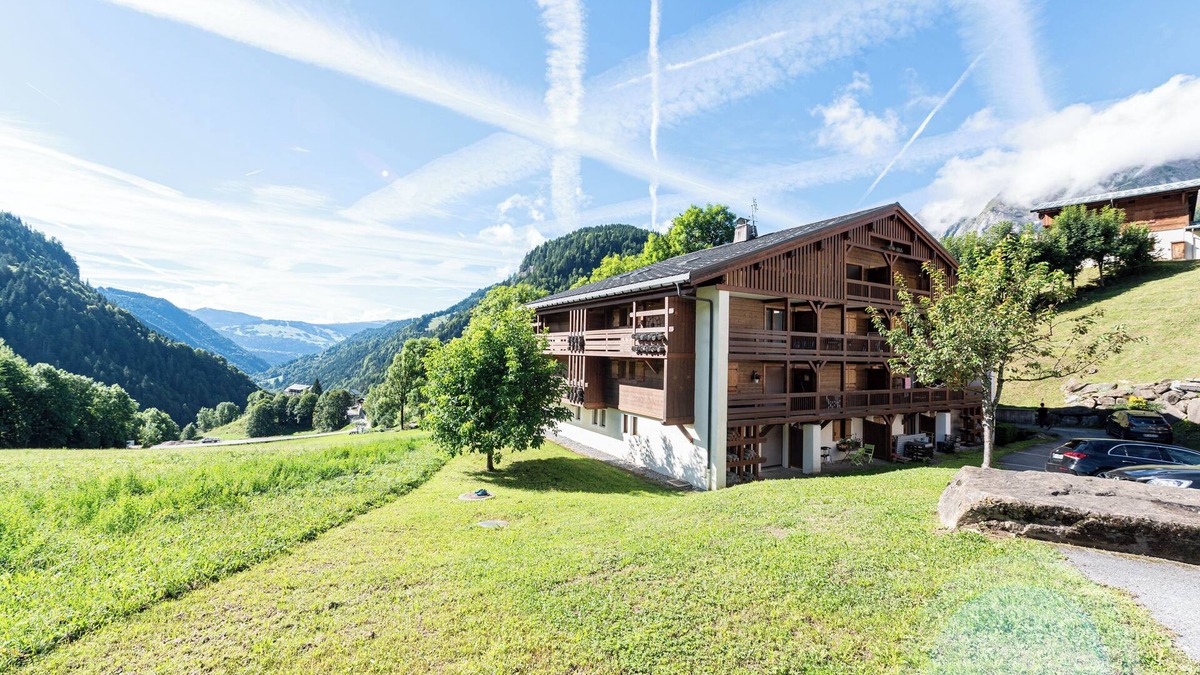 La Giettaz Apartment | Apartment 'Ty Aravis' with Mountain View and Balcony