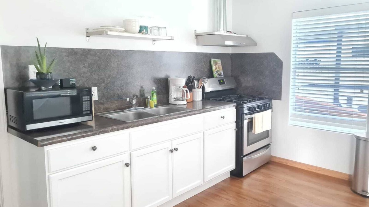 Aldine Apartment | Apartment Unit 1Bedroom -Kitchen 2-Beds-patio