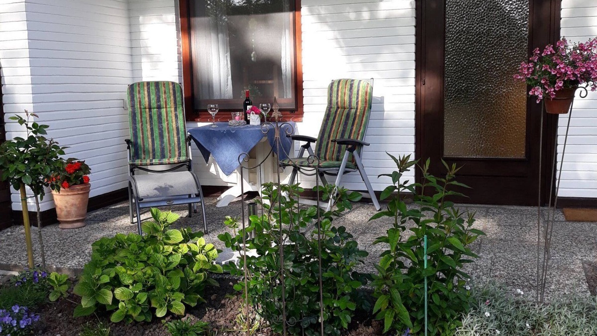 Neuenkirchen Apartment | Apartment 'Unter Der Linde' with Private Terrace, Private Garden and Wi-Fi