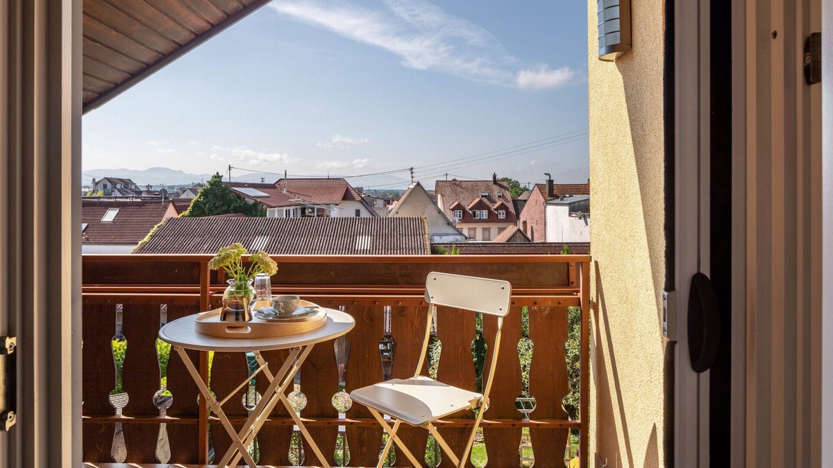 Ihringen Apartment | Apartment 'Urlaubsapartment Südsicht' with Mountain View, Private Garden and Wi-Fi