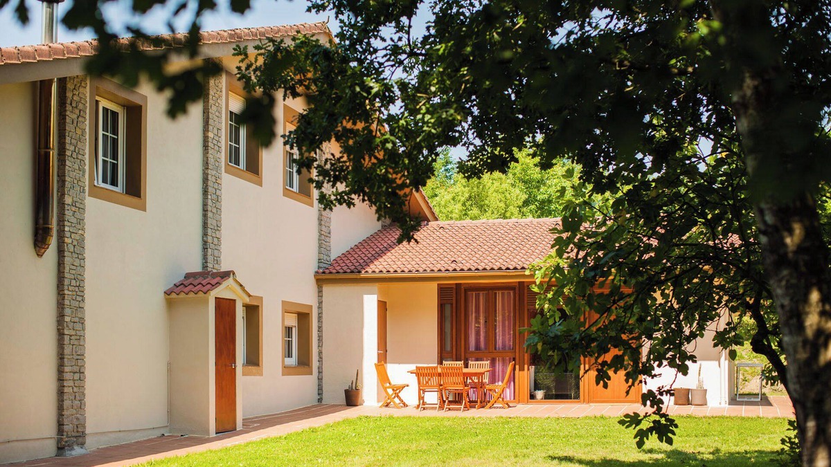 Amurrio Apartment | Apartment 'Usko 2' with Mountain View, Private Pool and Wi-Fi