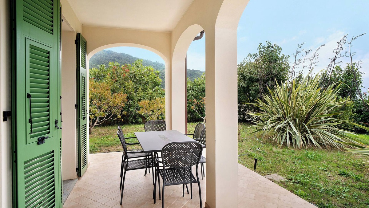 Vallebona Apartment | Apartment 'Vallebona' with Private Terrace and Wi-Fi