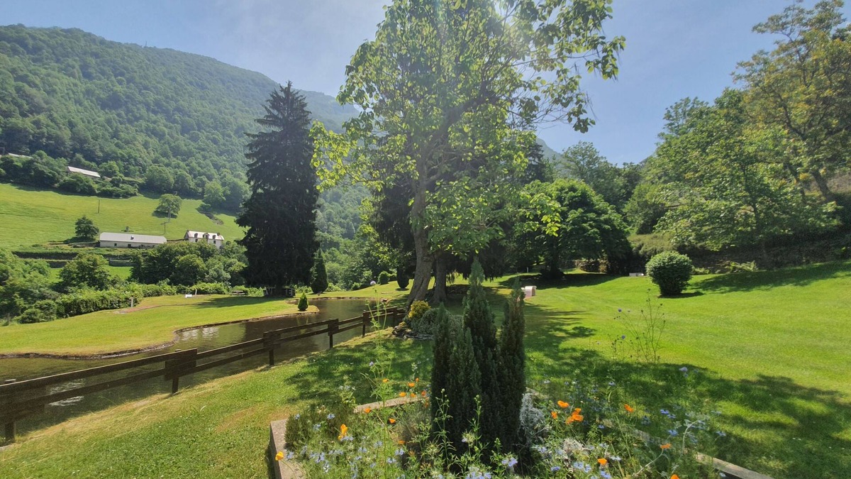 Luz-Saint-Sauveur Apartment | Apartment very equipped in small mountain residence