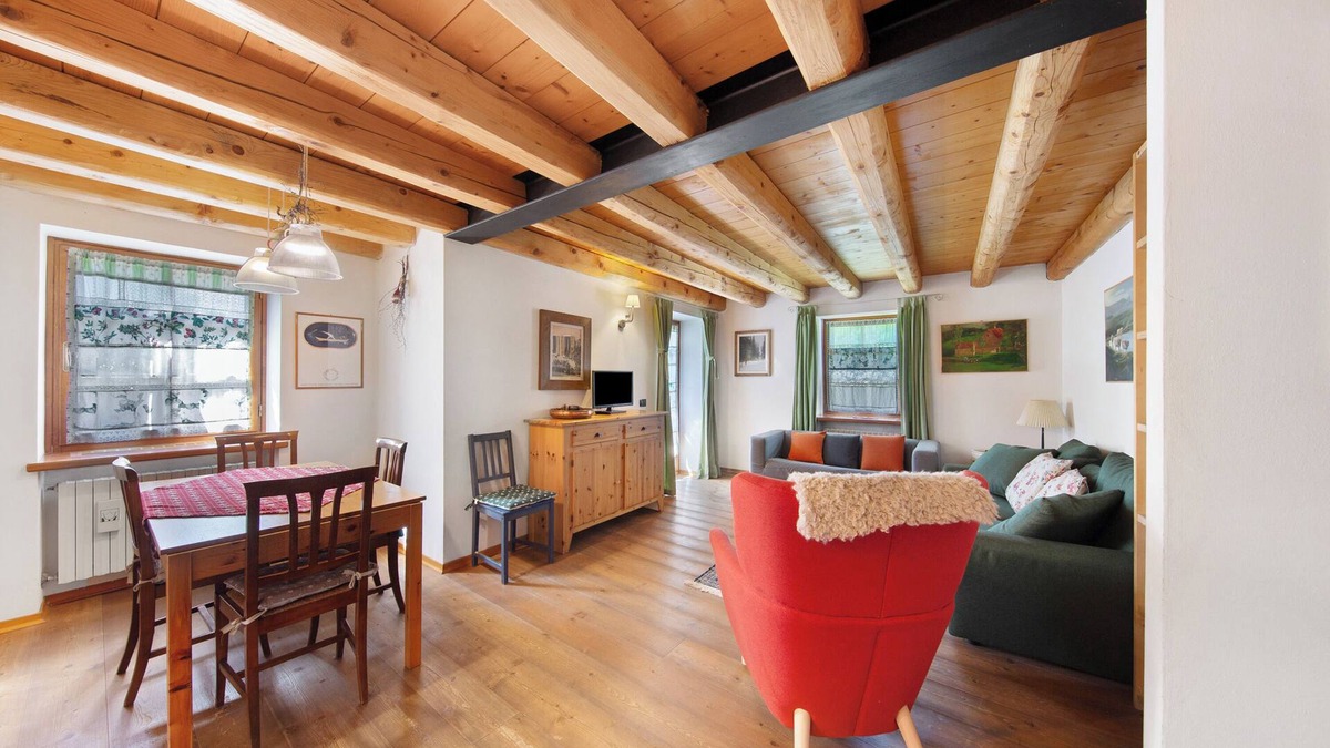 San Vito di Cadore Apartment | Apartment 'Villa Cleila Verde B' with Mountain View, Shared Garden and Balcony