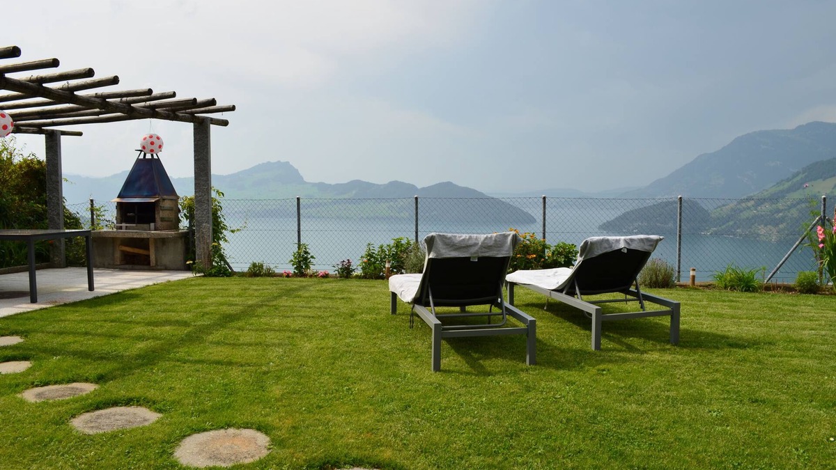 Emmetten Apartment | Apartment Vierwaldstättersee with a breathtaking view and a large garden