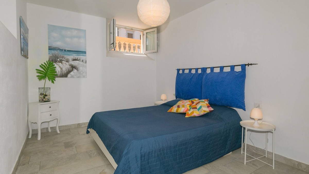 San Vincenzo Apartment | Apartment 'Villa Corallo - Agata' with Shared Garden, Wi-Fi and Air Conditioning