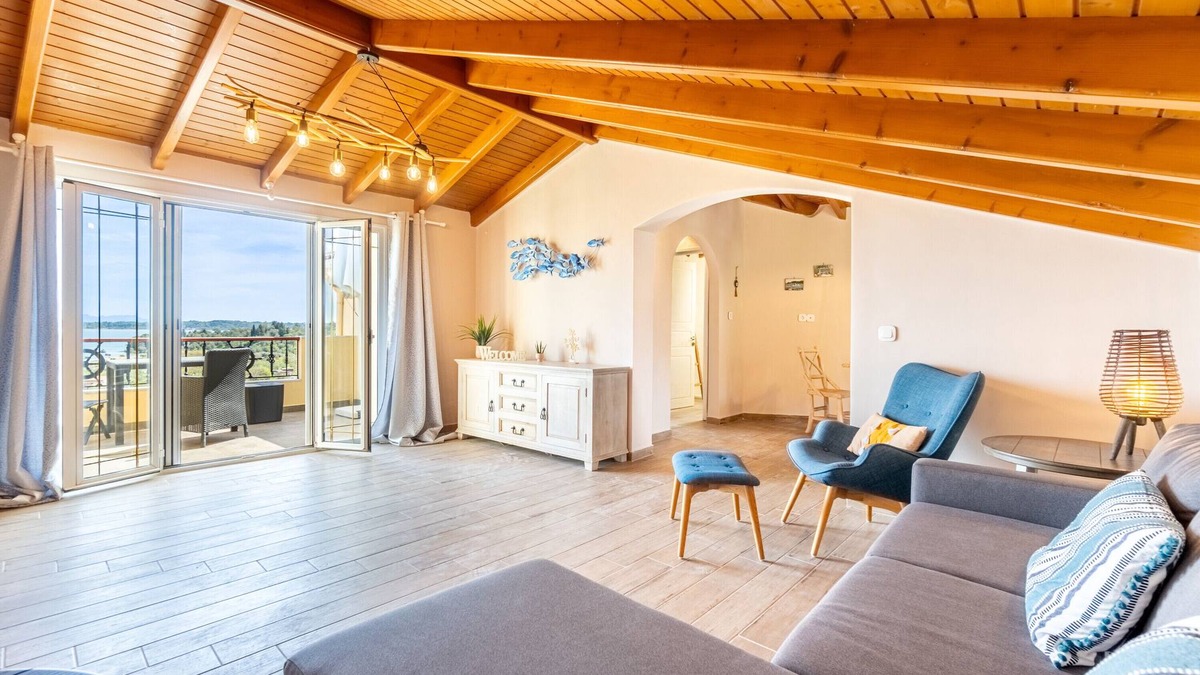 Petriti Apartment | Apartment 'Villa Konstantina Lulas Penthouse' with Sea View, Wi-Fi and Air Conditioning