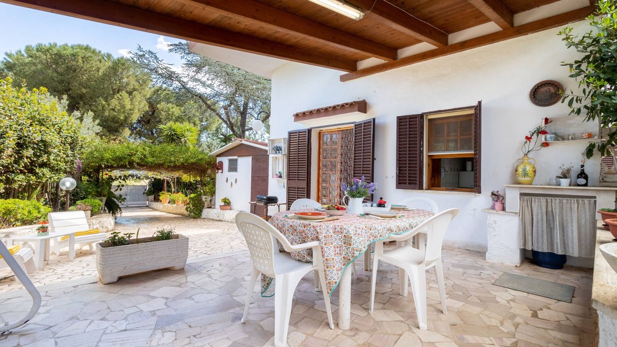 Conversano Apartment | Apartment 'Villa Rosa, Relax Place' with Sea View, Wi-Fi and Air Conditioning