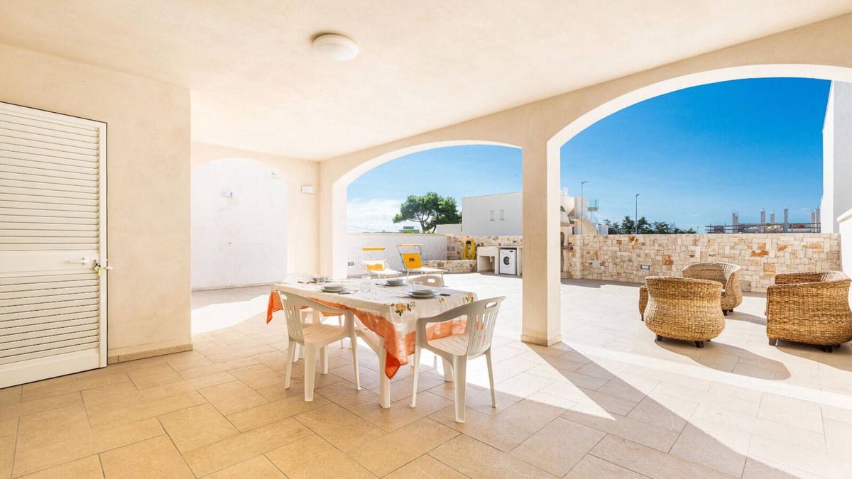Posto Vecchio Apartment | Apartment 'Villetta Enjoy' with Private Terrace and Air Conditioning