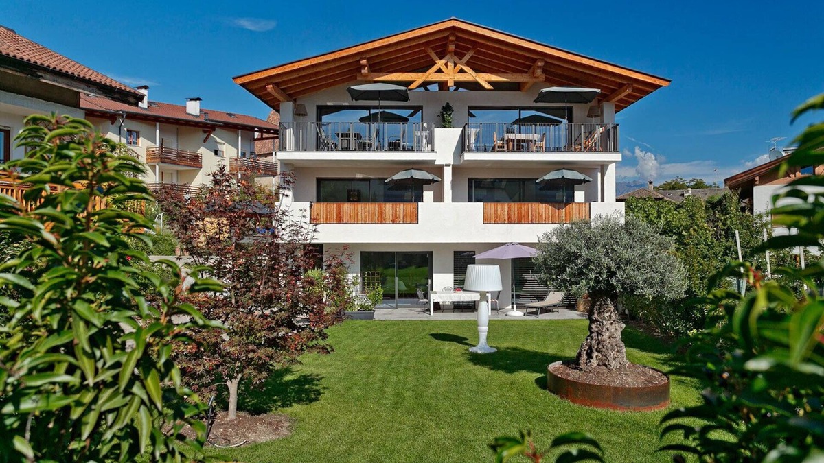Tesimo Apartment | Apartment "Vinum - Schlosserhaus 31" with Terrace and Mountain View
