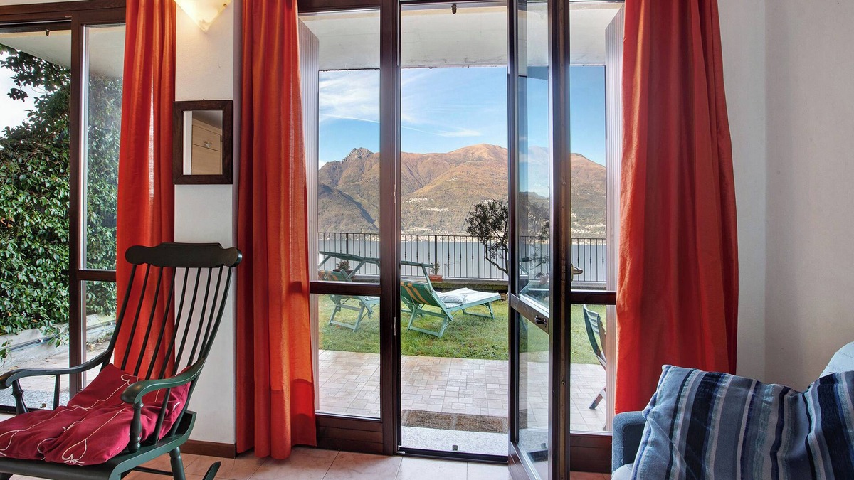 Biosio Apartment | Apartment 'Vista Sul Lago Di Como' with Lake View, Private Terrace and Wi-Fi