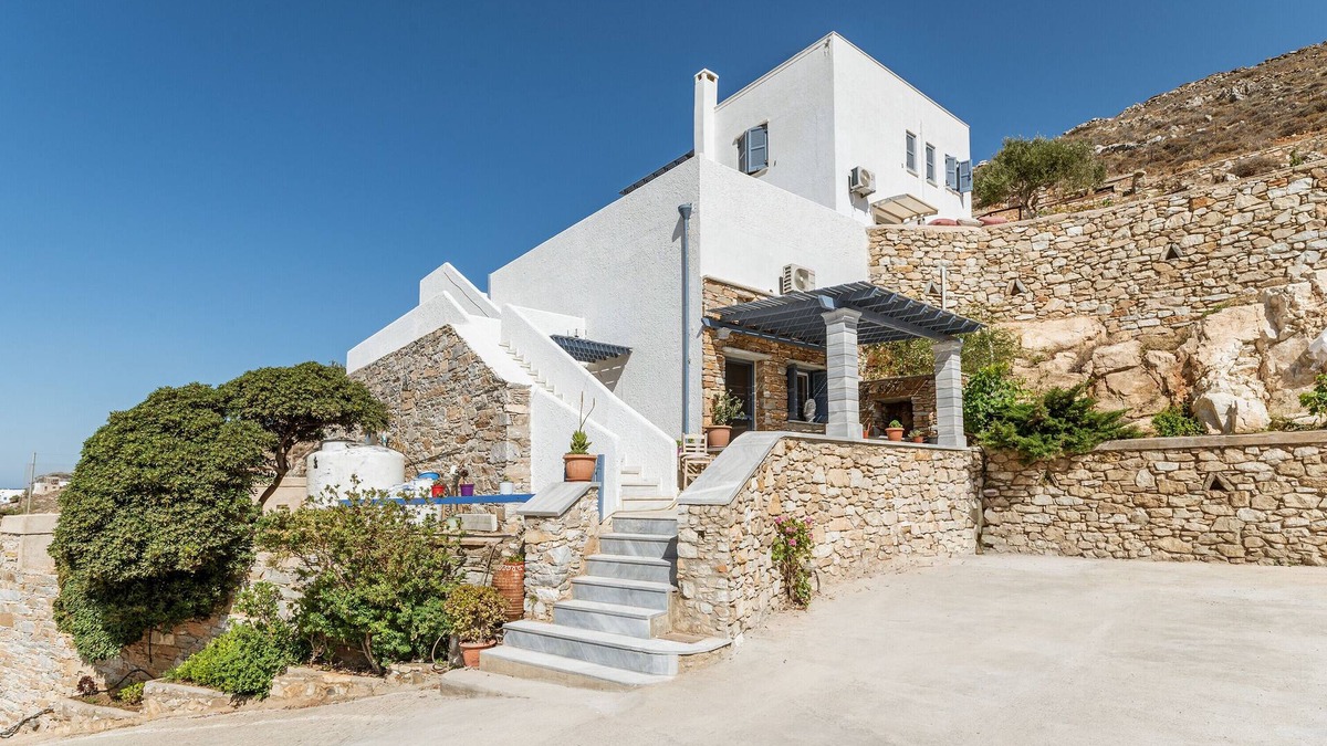 Panormos Apartment | Apartment 'Vrahos Tinos' with Shared Terrace, Wi-Fi and Air Conditioning