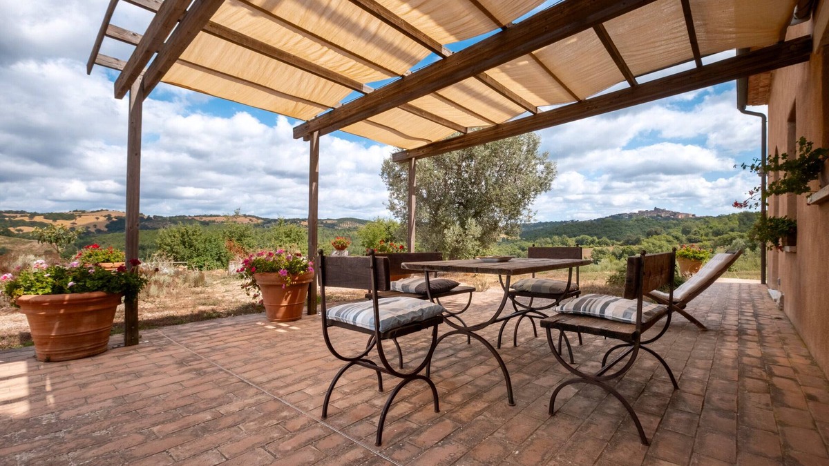 Manciano Apartment | Apartment 'Vulcinea In Poggio Rocco' with Private Terrace, Wi-Fi and Air Conditioning
