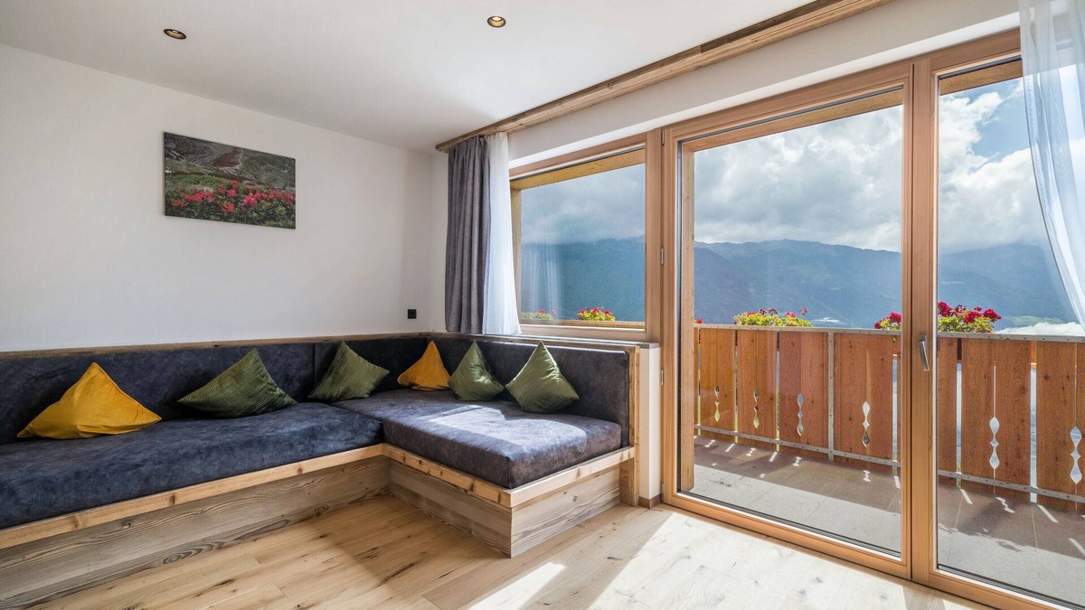 Naturno Apartment | Apartment "Waldes Duft - Patleidhof" with Mountain View, Shared Terrace & Wi-Fi