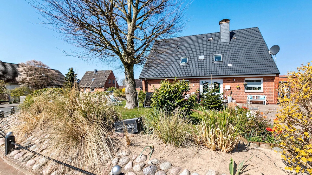 Toenning Apartment | Apartment 'Wattlöwe Tönning' with Private Terrace, Private Garden and Wi-Fi