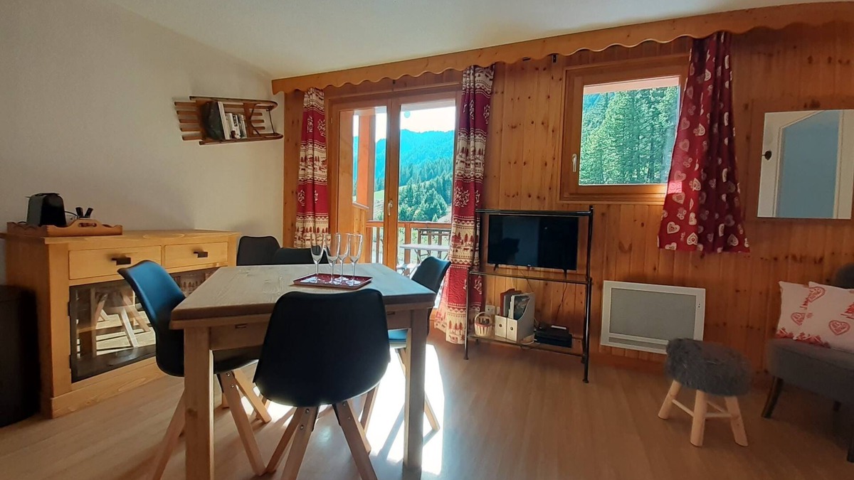 Molines-en-Queyras Apartment | Apartment with view in Molines in the heart of Queyras