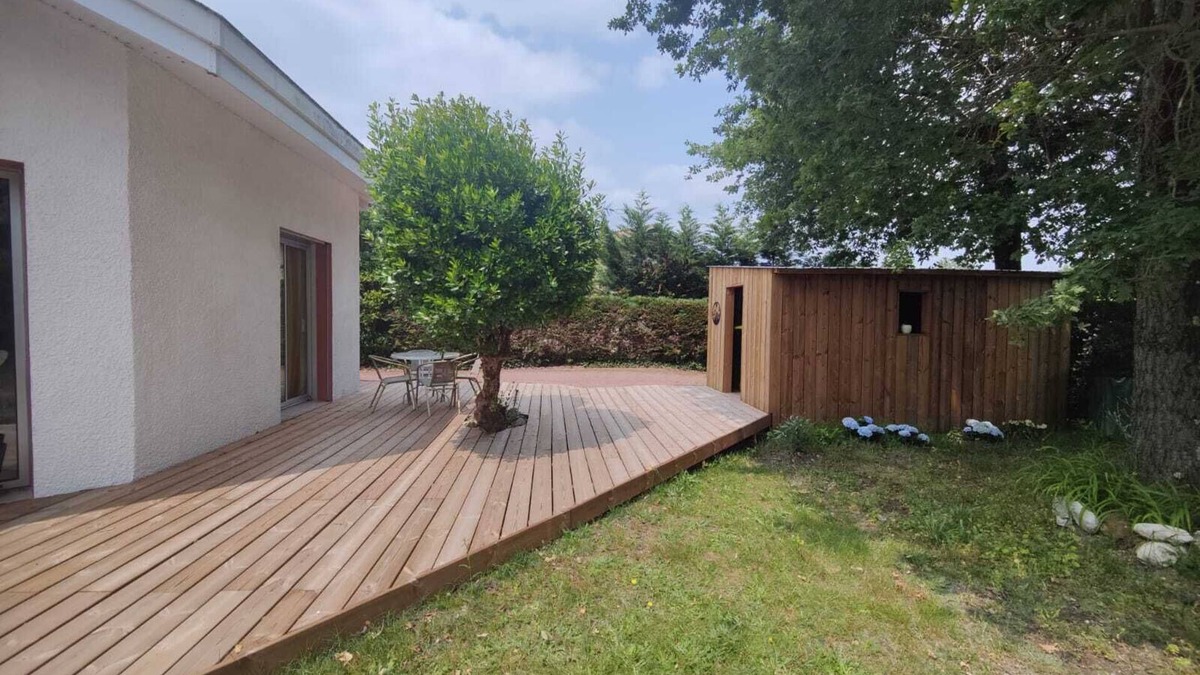 Saint-Jean-d'Illac Apartment | Apartment with garden in Saint Jean d'Illac