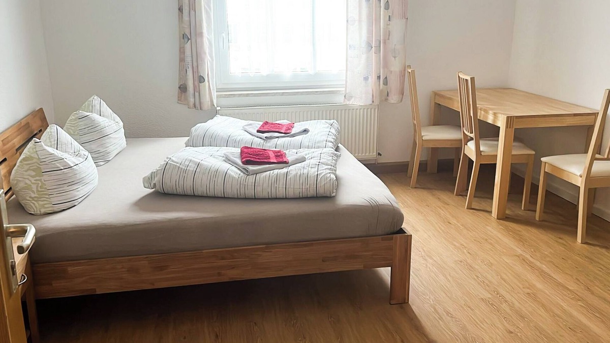 Schwarza Apartment | Apartment with 3 sleeping rooms, 3 bathrooms, kitchen, wifi, netflix, second fl.