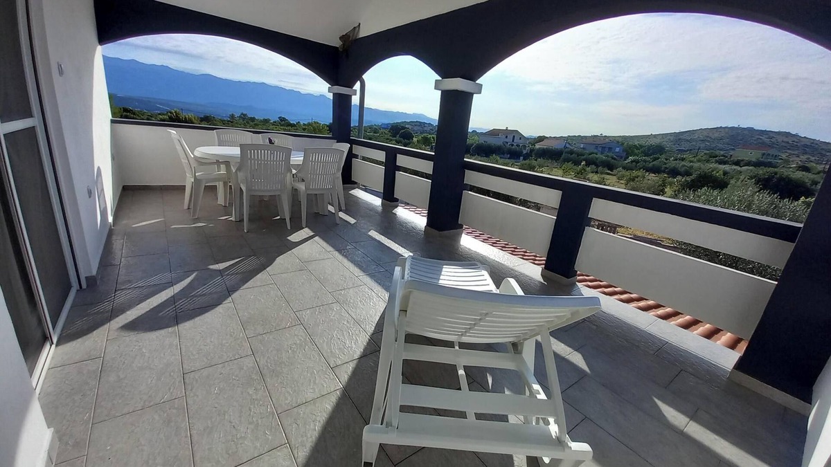 Podgradina Apartment | Apartment With a Pool, Mountainview, Near the Sea!