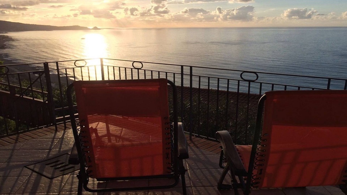 Piraino House | APARTMENT WITH A VIEW ON THE AEOLIAN ISLANDS