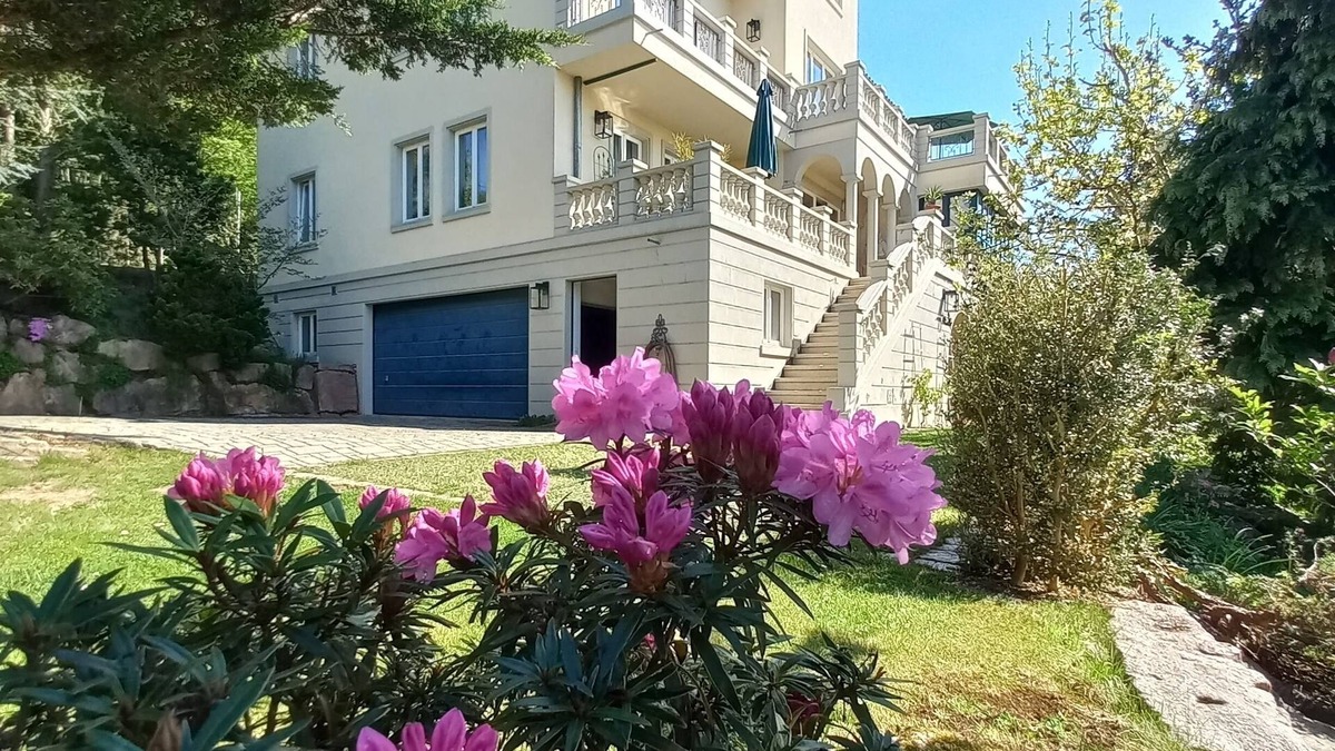 Wilkau-Haßlau Apartment | Apartment with balcony and parking space