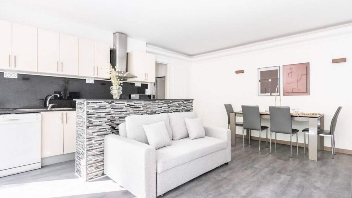 Combat Apartment | Apartment with balcony - Buttes Chaumont