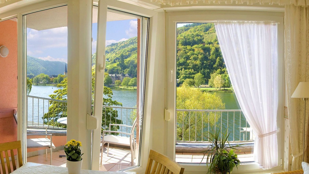 Bullay Apartment | Apartment with balcony directly on the banks and with a view of the Moselle