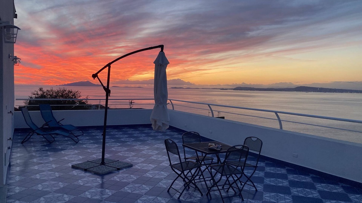 Monte Chiaro House | Apartment with breathtaking terrace vesuvius/sorrentine peninsula view